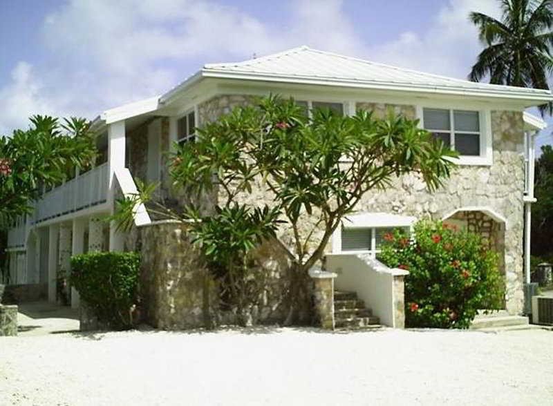 Hut Pointe Inn Governor's Harbour Exterior photo