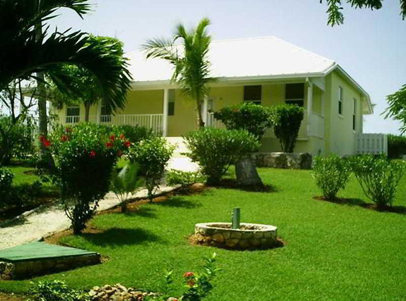 Hut Pointe Inn Governor's Harbour Exterior photo