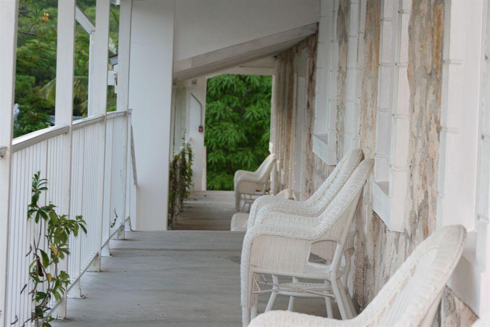 Hut Pointe Inn Governor's Harbour Interior photo