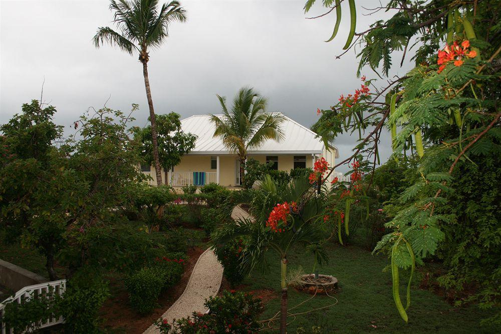 Hut Pointe Inn Governor's Harbour Exterior photo
